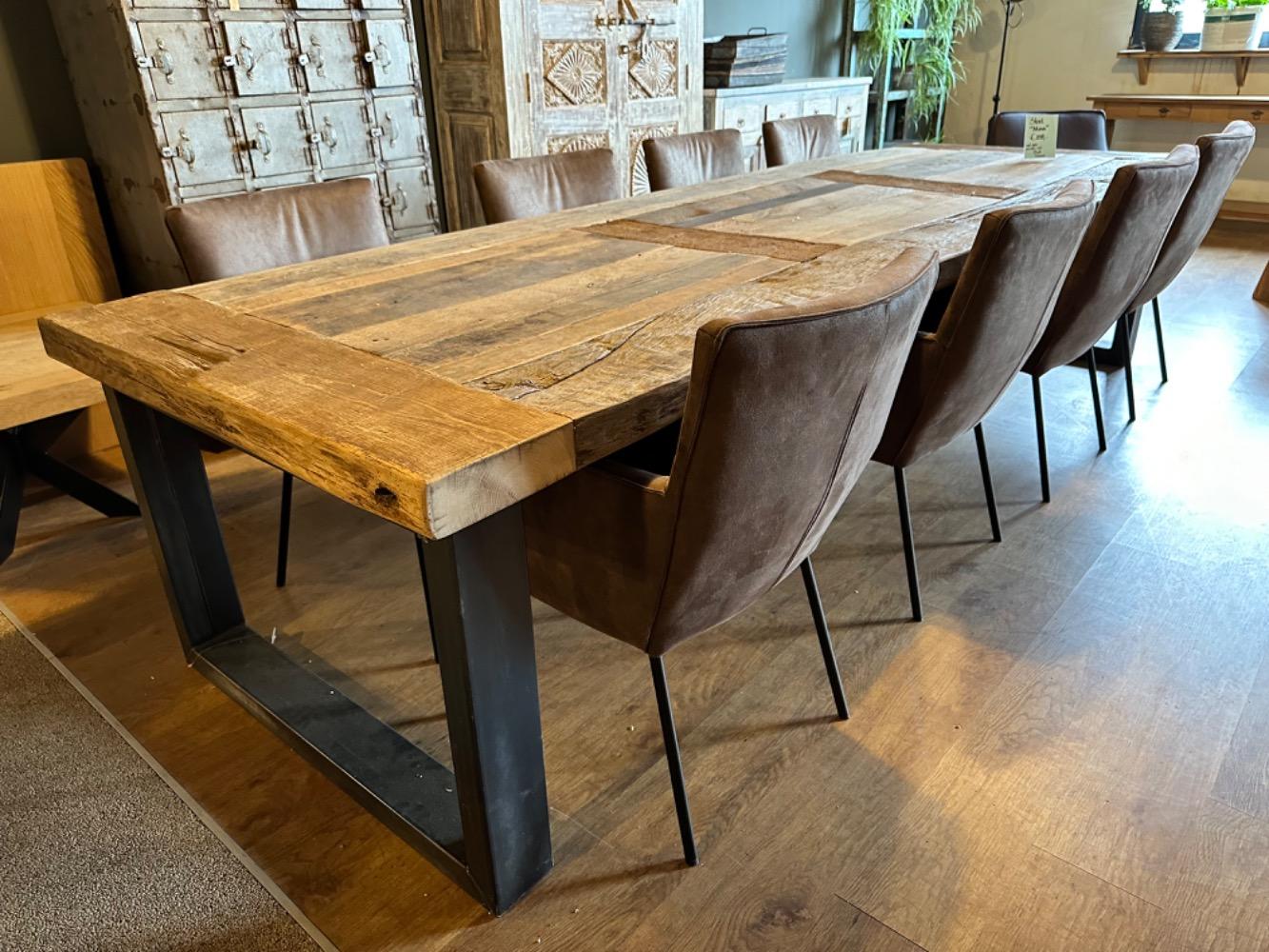 Ovale tafel oud eiken